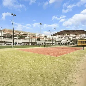 In Torres Del Sol Griffin Near The Apartment